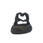 Urn Handen in hart op steen - Night Black/Grijs